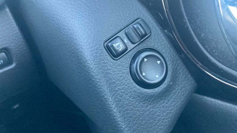 Nissan Qashqai 1.3 DiG-T Acenta Premium 5dr Petrol Hatchback